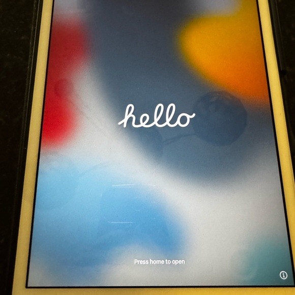 ⬇️ Apple iPad 7th generation with leather case - Picture 1 of 10